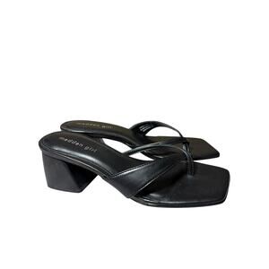 Madden Girl Cherrie block heel sandals thong-style strap squared-off toe  Size 9